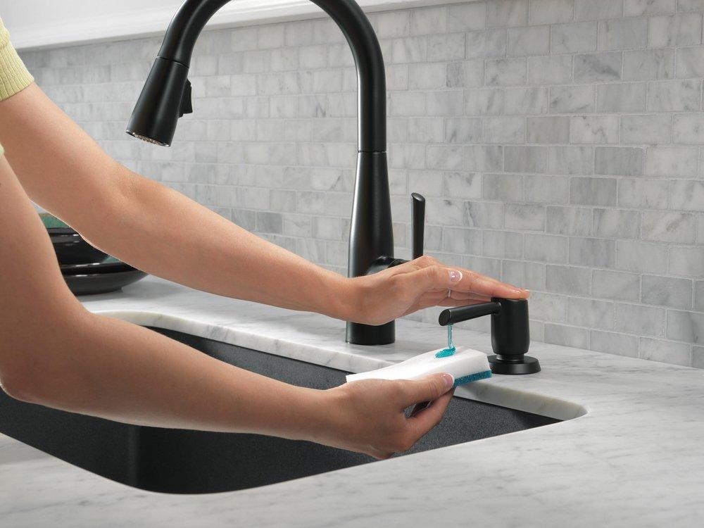Delta Faucet Matte Black Single Handle Pull Down Kitchen Faucet 
