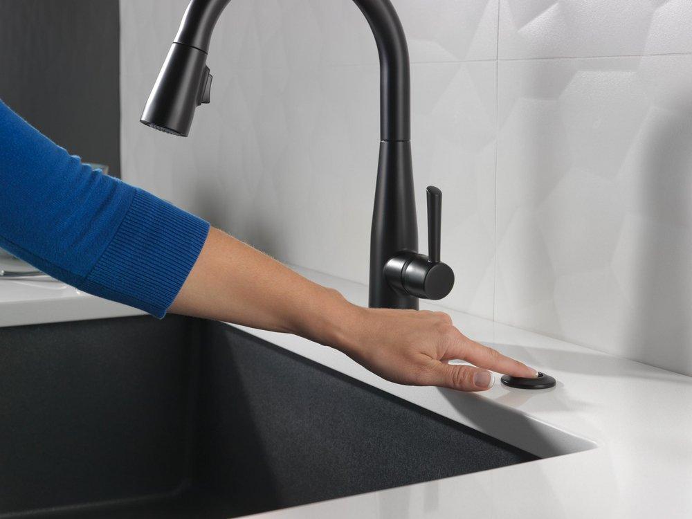 Delta Faucet Matte Black Single Handle Pull Down Kitchen Faucet 