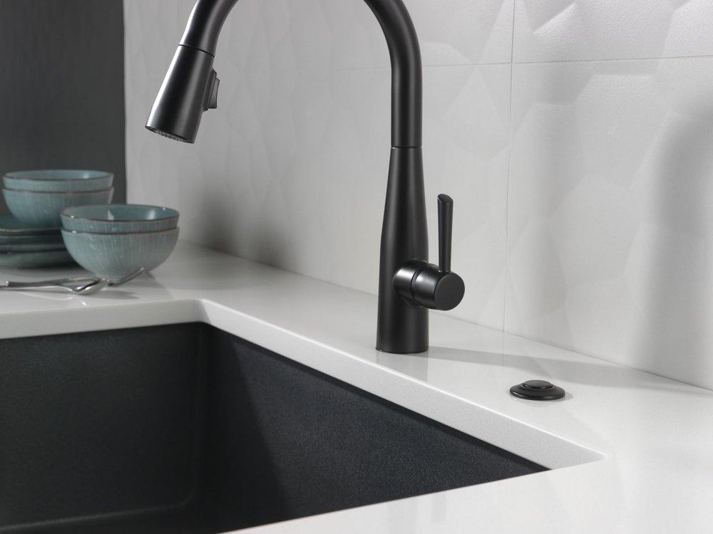 Delta Faucet Matte Black Single Handle Pull Down Kitchen Faucet 