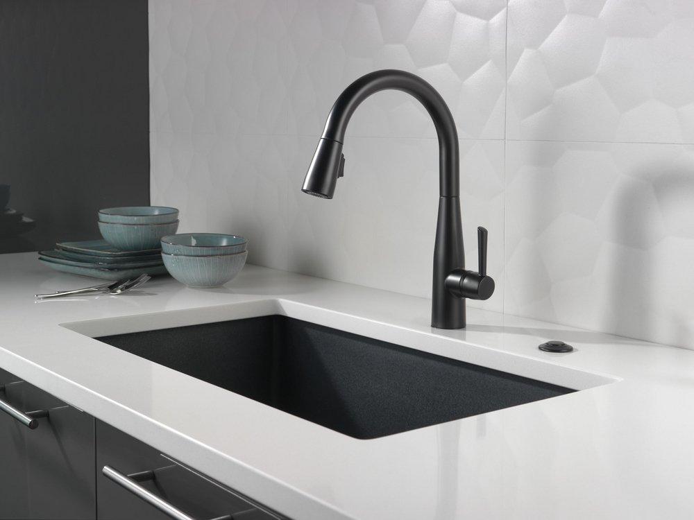 Delta Faucet Matte Black Single Handle Pull Down Kitchen Faucet 