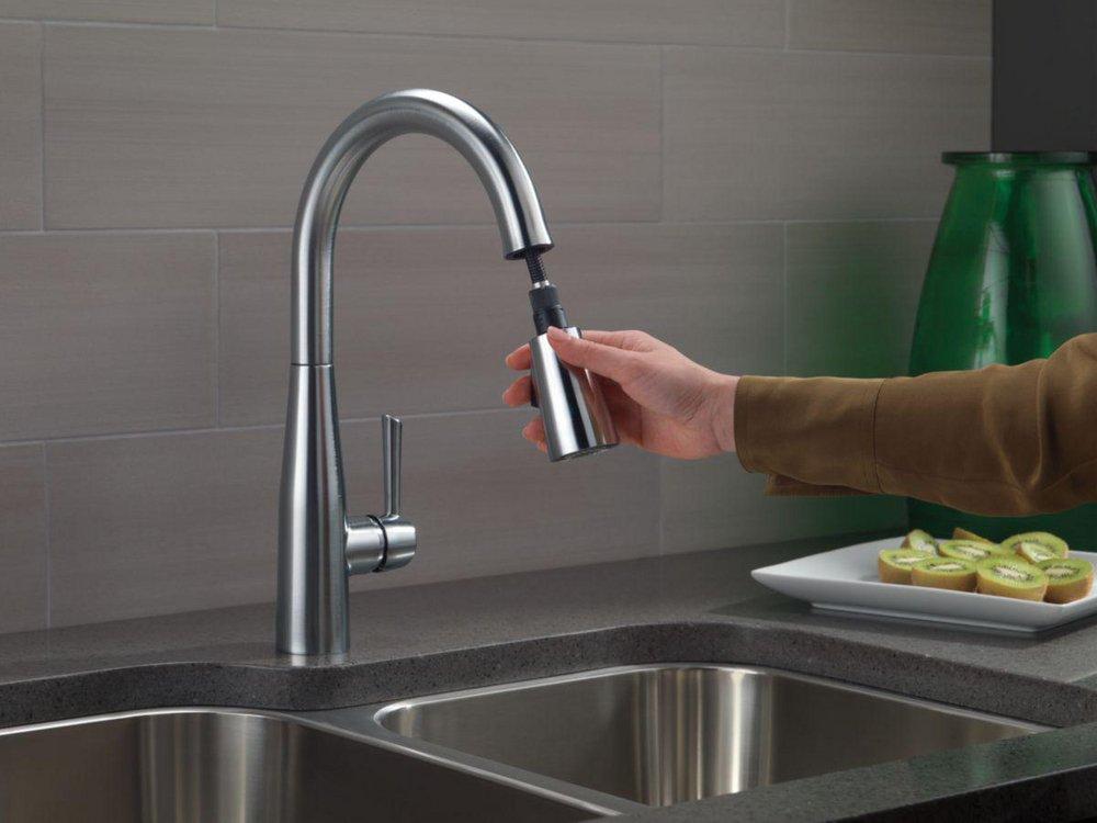 Delta Faucet Arctic Stainless Single Handle Pull Down Kitchen Faucet 