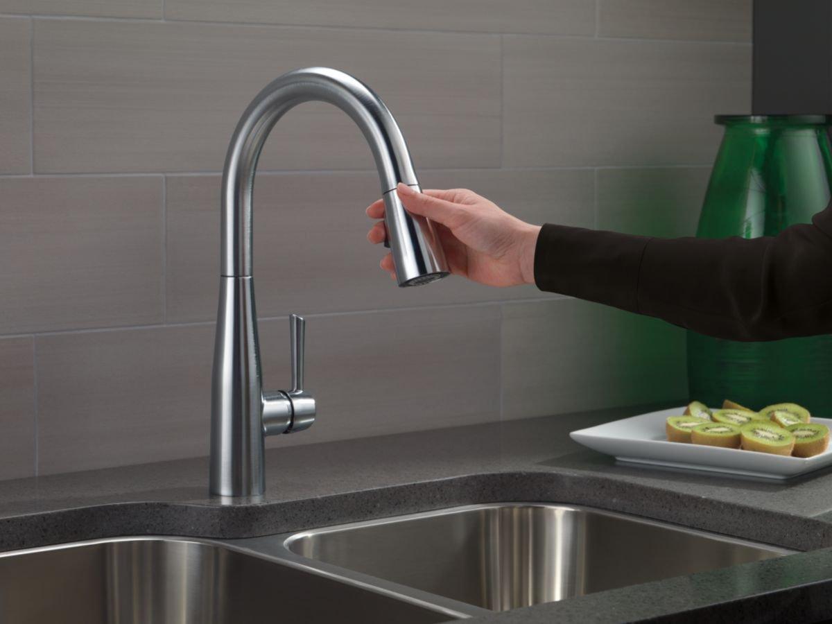 Delta Faucet Arctic Stainless Single Handle Pull Down Kitchen Faucet 