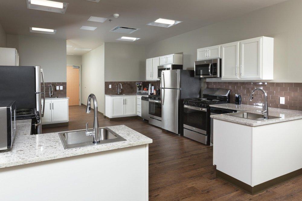 Delta Faucet Chrome Single Handle Pull Down Touch Activated Kitchen Faucet 