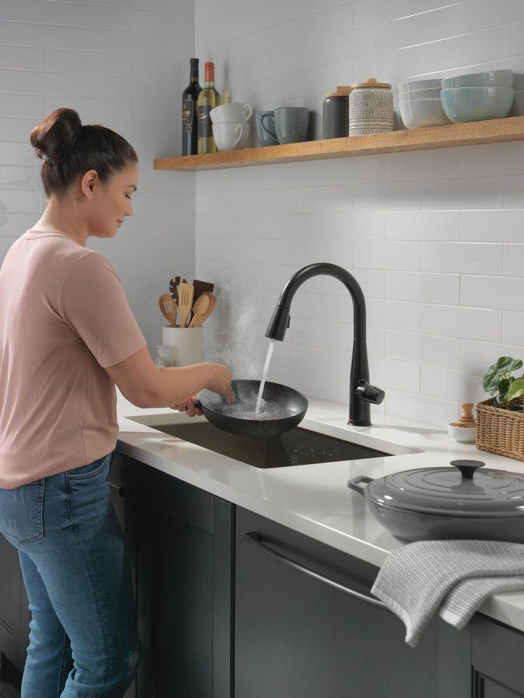 Delta Faucet Matte Black Single Handle Pull Down Touch Activated Kitchen Faucet 
