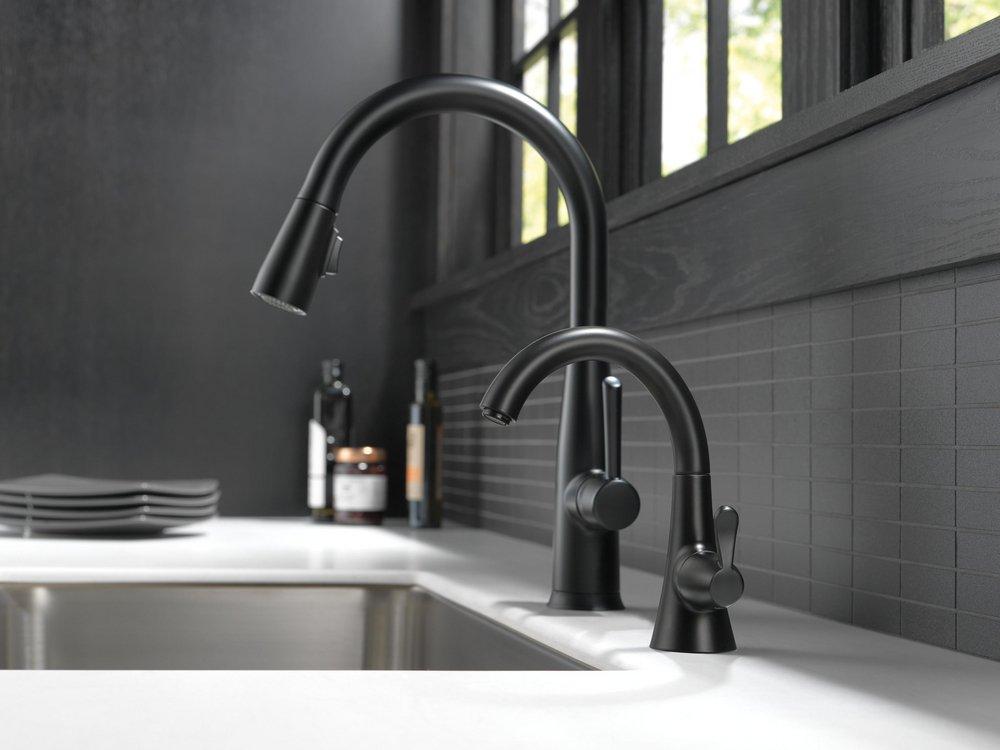 Delta Faucet Matte Black Single Handle Pull Down Touch Activated Kitchen Faucet 