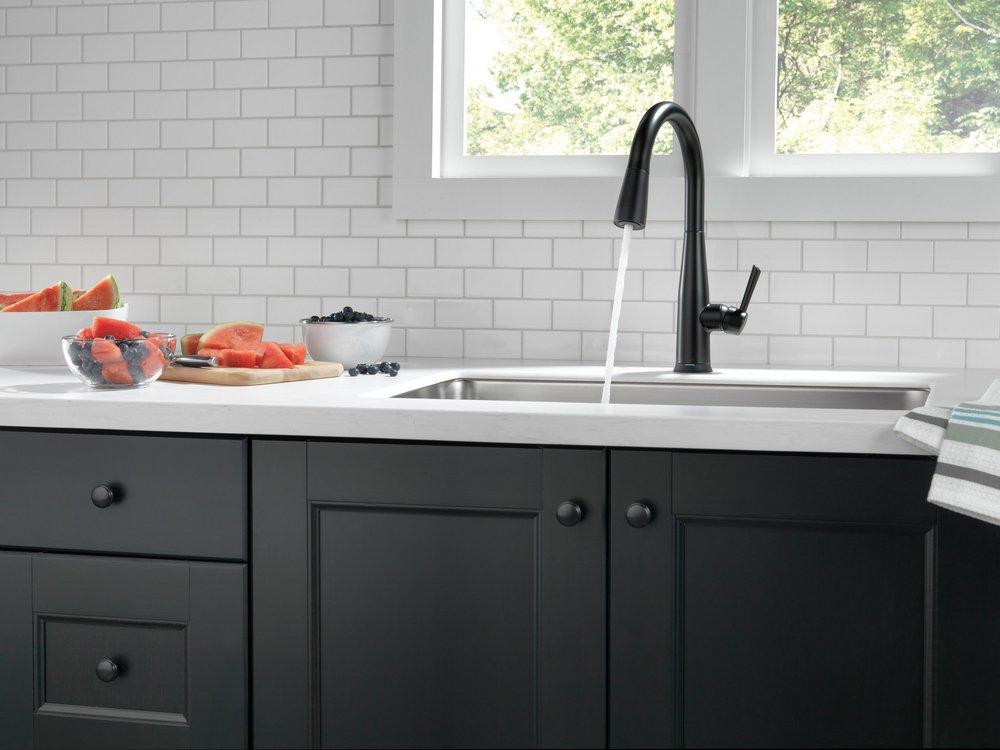 Delta Faucet Matte Black Single Handle Pull Down Touch Activated Kitchen Faucet 