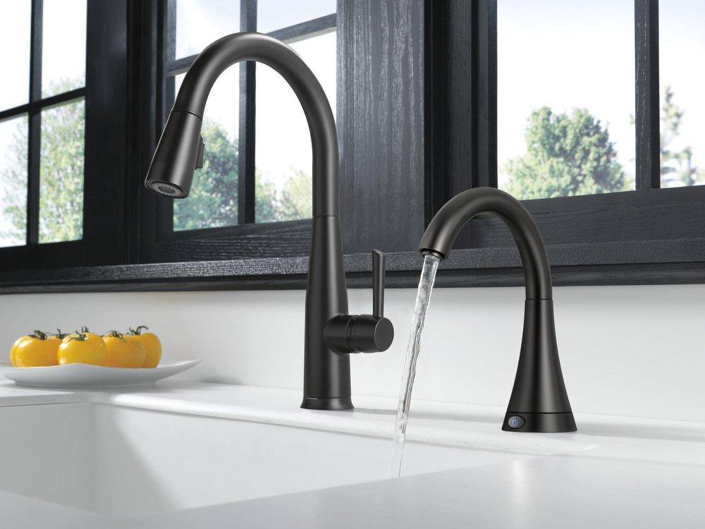 Delta Faucet Matte Black Single Handle Pull Down Touch Activated Kitchen Faucet 