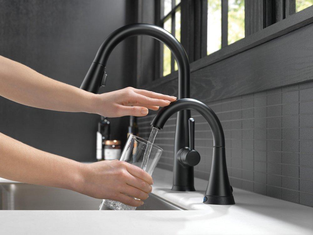 Delta Faucet Matte Black Single Handle Pull Down Touch Activated Kitchen Faucet 