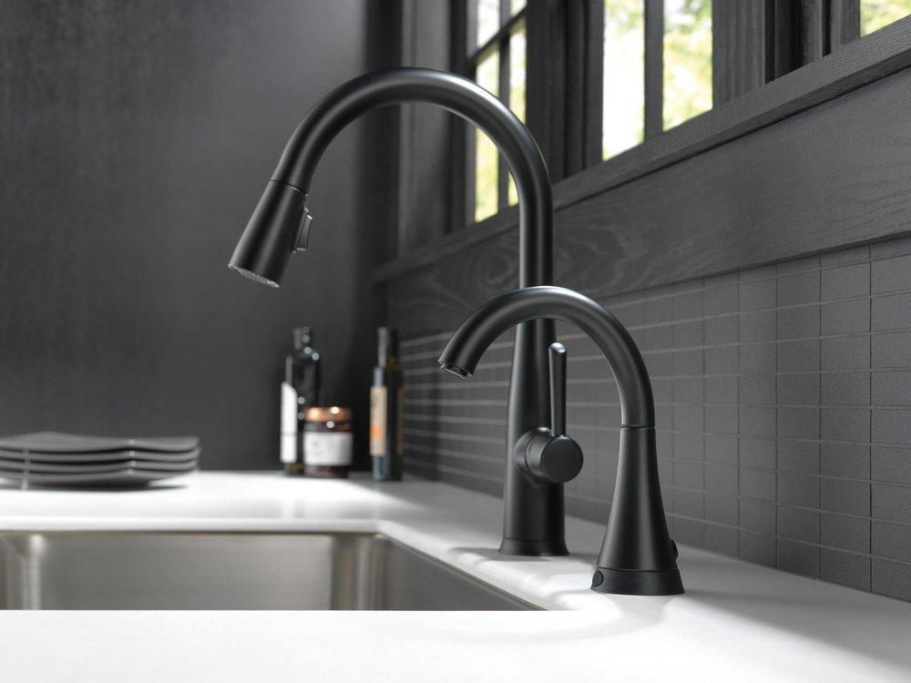 Delta Faucet Matte Black Single Handle Pull Down Touch Activated Kitchen Faucet 