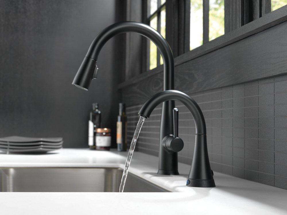 Delta Faucet Matte Black Single Handle Pull Down Touch Activated Kitchen Faucet 