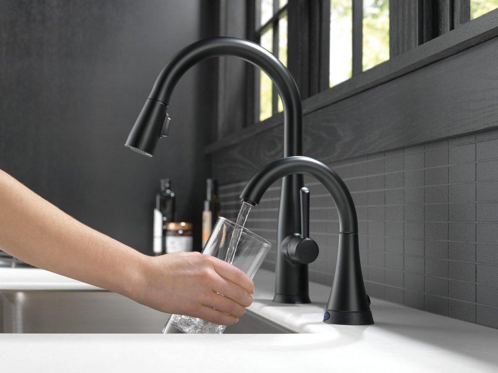 Delta Faucet Matte Black Single Handle Pull Down Touch Activated Kitchen Faucet 