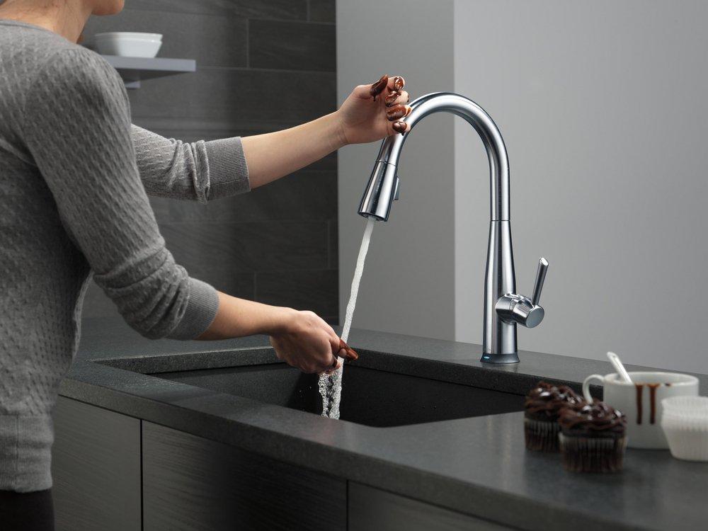 Delta Faucet Arctic Stainless Single Handle Pull Down Touch Activated Kitchen Faucet 