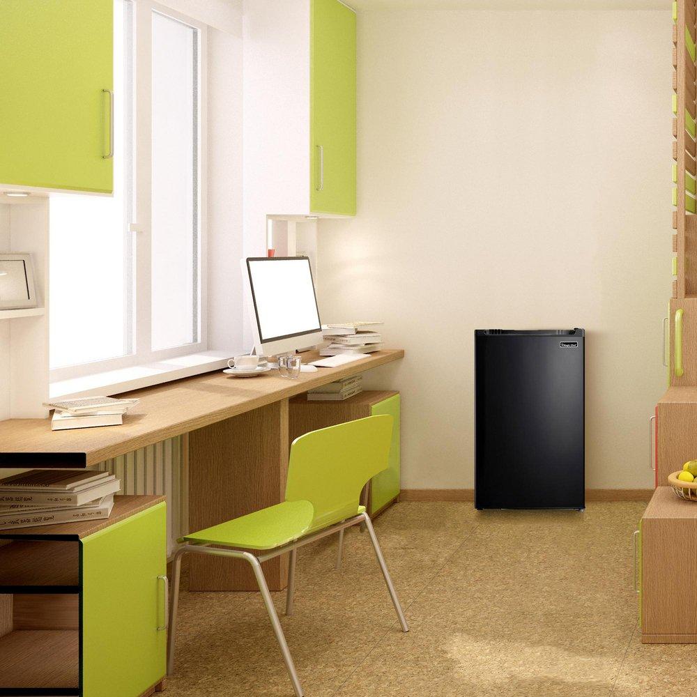 Magic Chef Appliance Black 19-1/2 in. 4.4 cu. ft. Compact Refrigerator 