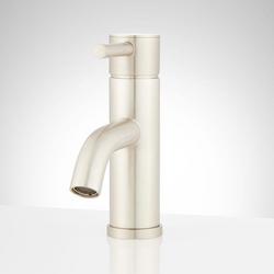 Single Handle Centerset Bathroom Sink Faucet in Chrome