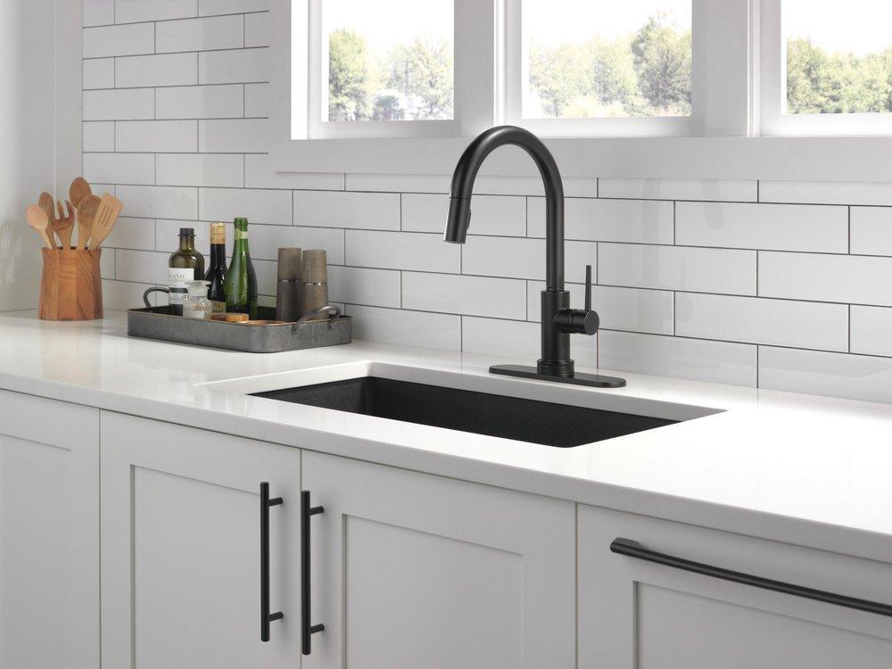Delta Faucet Matte Black Single Handle Pull Down Touch Activated Kitchen Faucet 