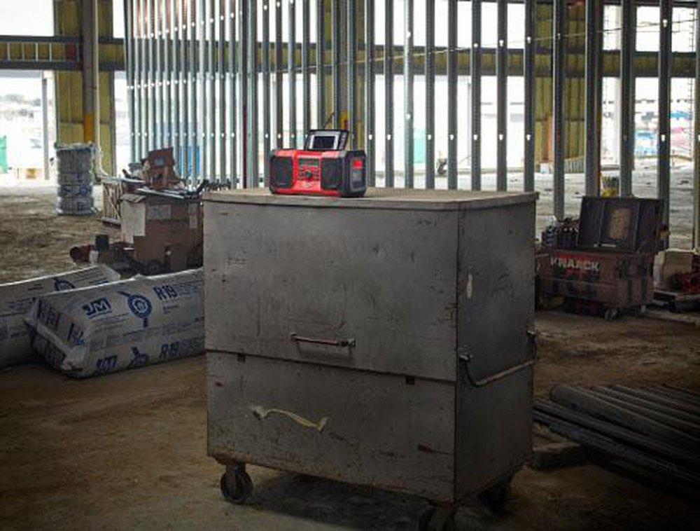 Milwaukee&reg; Black Cordless Radio 