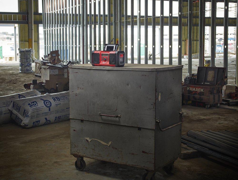 Milwaukee&reg; Black Cordless Radio 