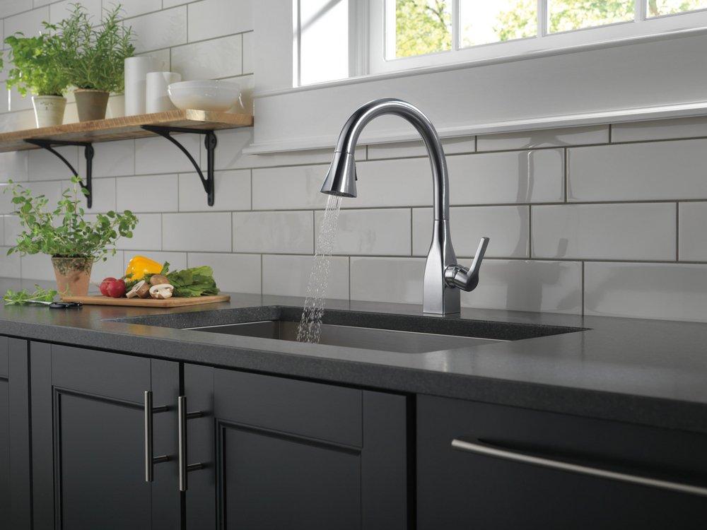 Delta Faucet Arctic Stainless Single Handle Pull Down Kitchen Faucet 