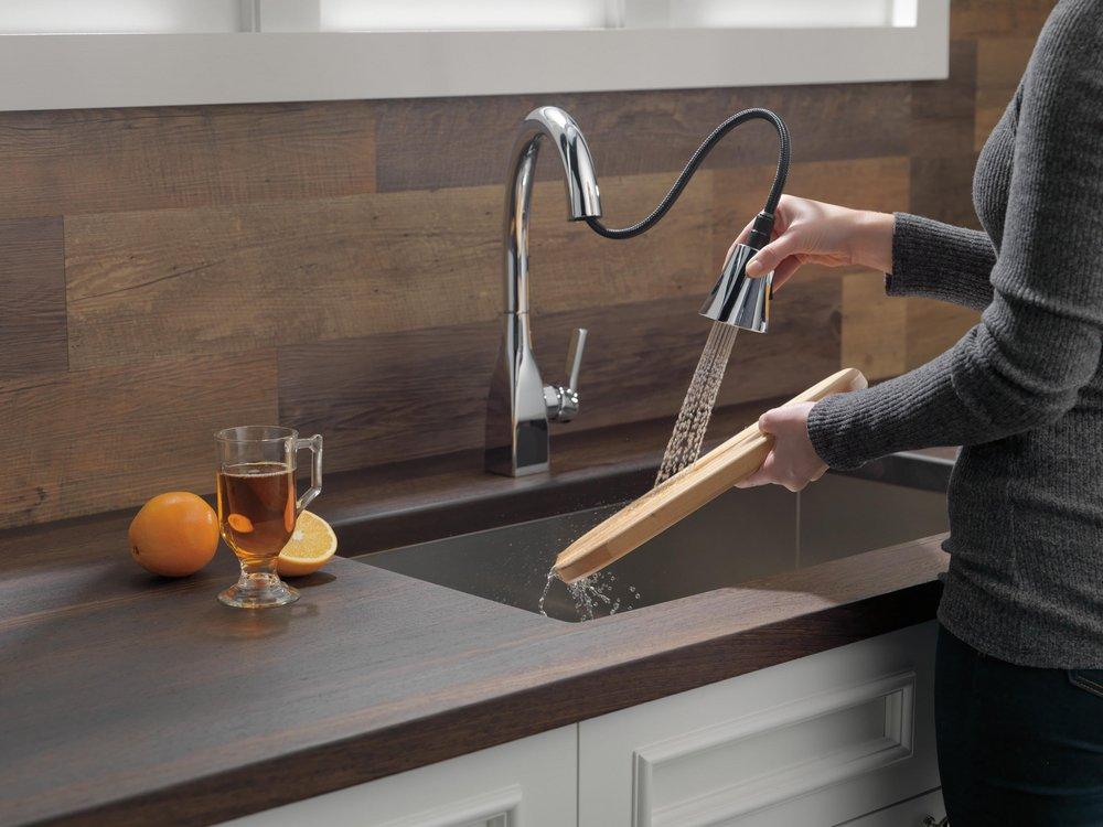 Delta Faucet Chrome Single Handle Pull Down Kitchen Faucet 