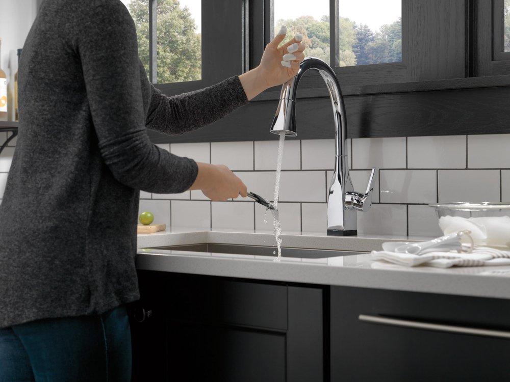 Delta Faucet Chrome Single Handle Pull-Down Kitchen Faucet With Touch2O&reg;and ShieldSpray&reg;Technologies 