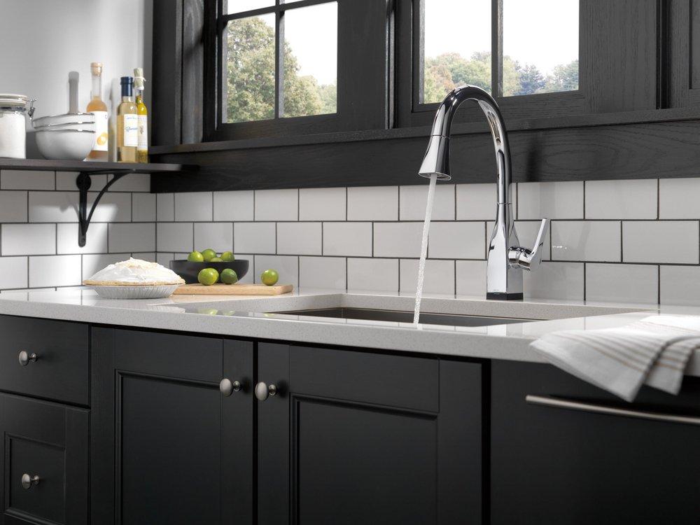 Delta Faucet Chrome Single Handle Pull-Down Kitchen Faucet With Touch2O&reg;and ShieldSpray&reg;Technologies 