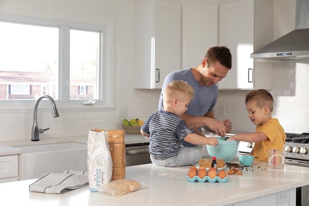 Delta Faucet Arctic Stainless Single Handle Pull-Down Kitchen Faucet With Touch2O&reg;and ShieldSpray&reg;Technologies 