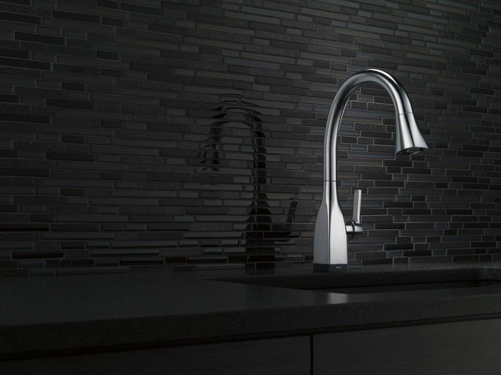 Delta Faucet Arctic Stainless Single Handle Pull-Down Kitchen Faucet With Touch2O&reg;and ShieldSpray&reg;Technologies 