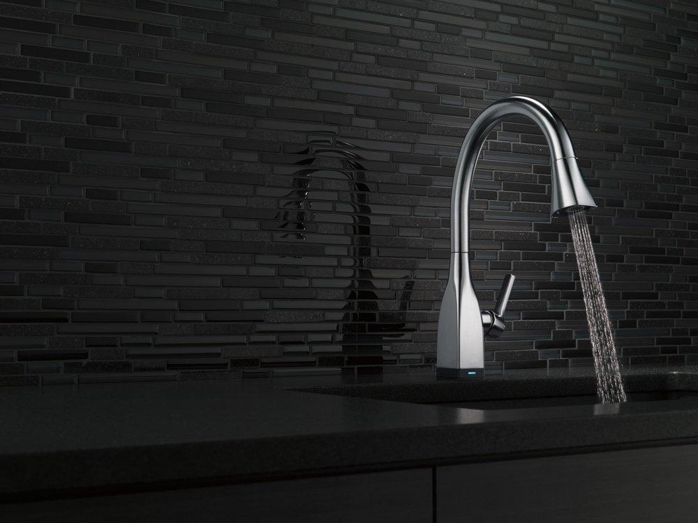 Delta Faucet Arctic Stainless Single Handle Pull-Down Kitchen Faucet With Touch2O&reg;and ShieldSpray&reg;Technologies 