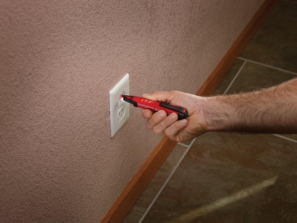 Milwaukee® Black Battery Powered Dual Range Voltage Detector 