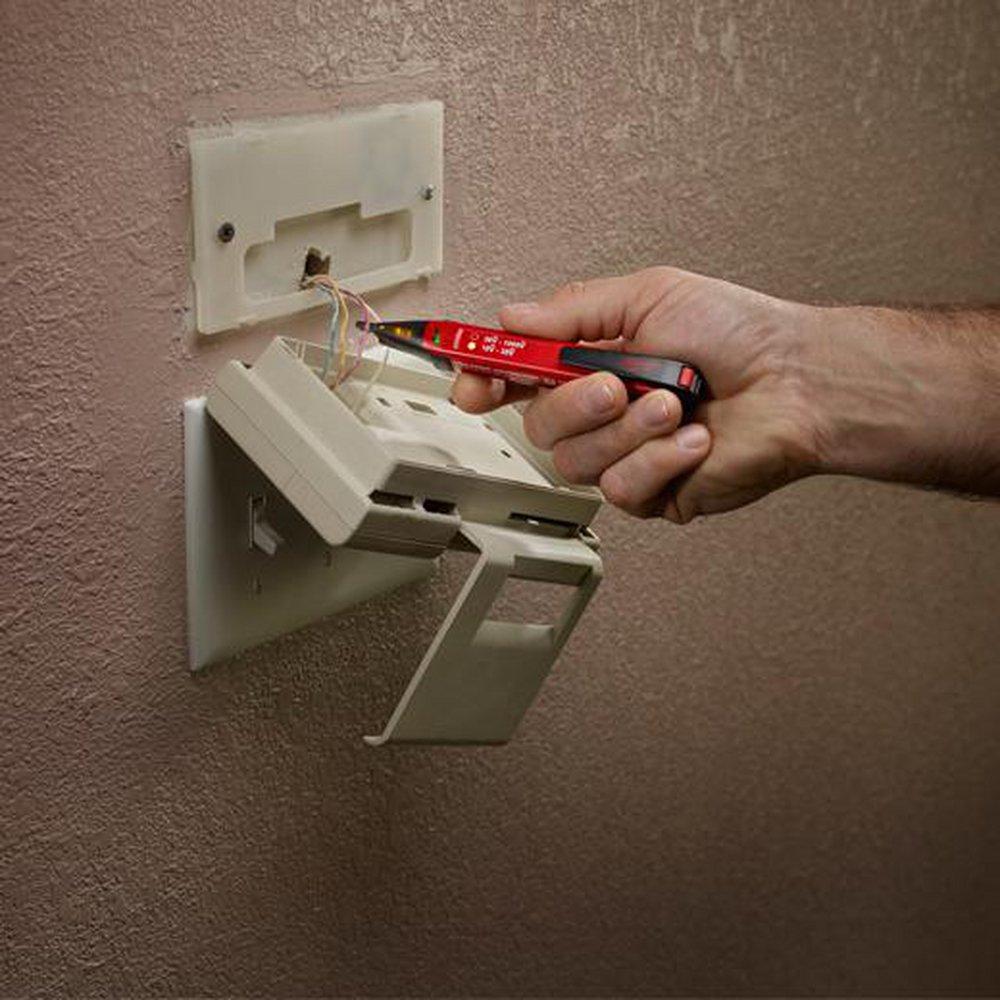 Milwaukee® Black Battery Powered Dual Range Voltage Detector 