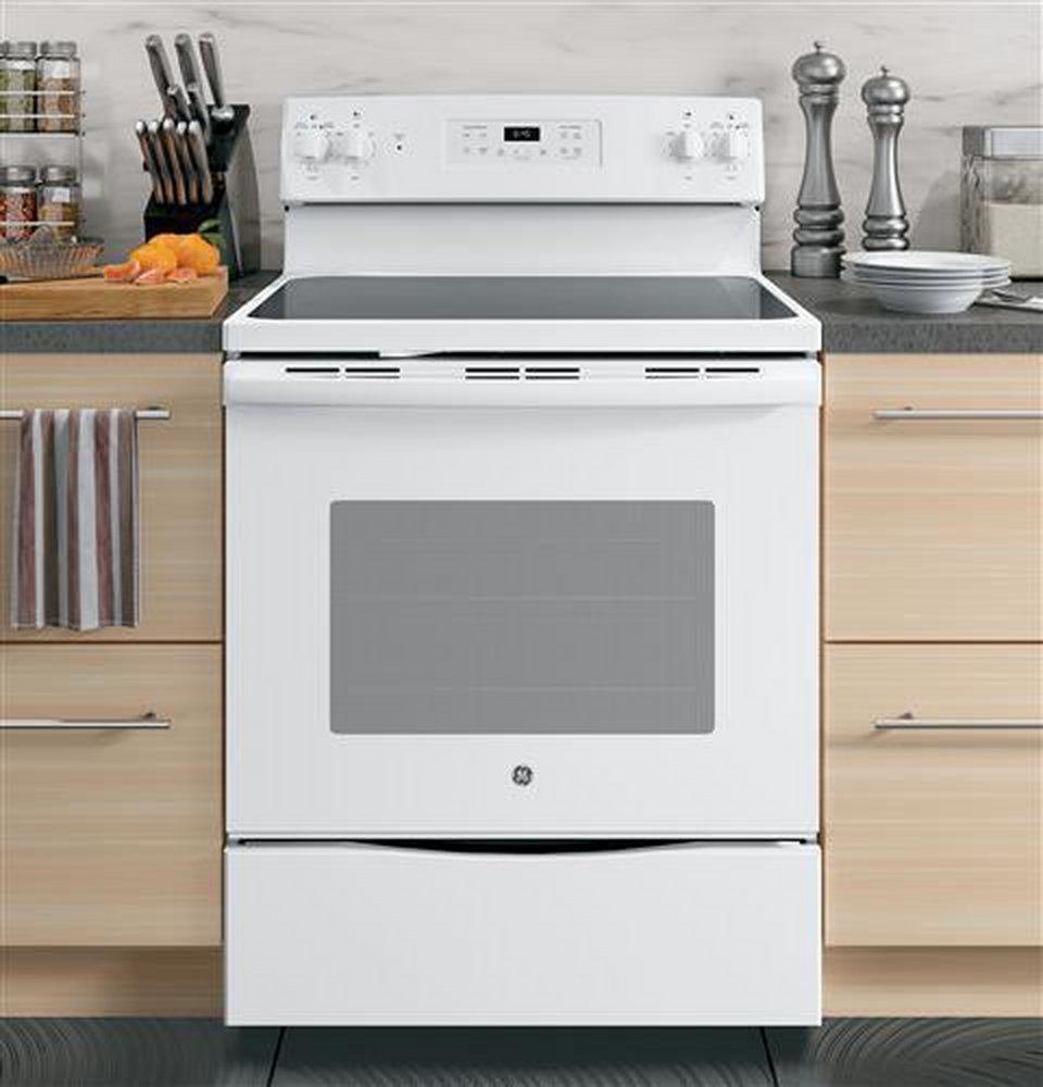 GE&reg; White 29-7/8 in. Electric 4-Burner Radiant Smoothtop Freestanding Range 