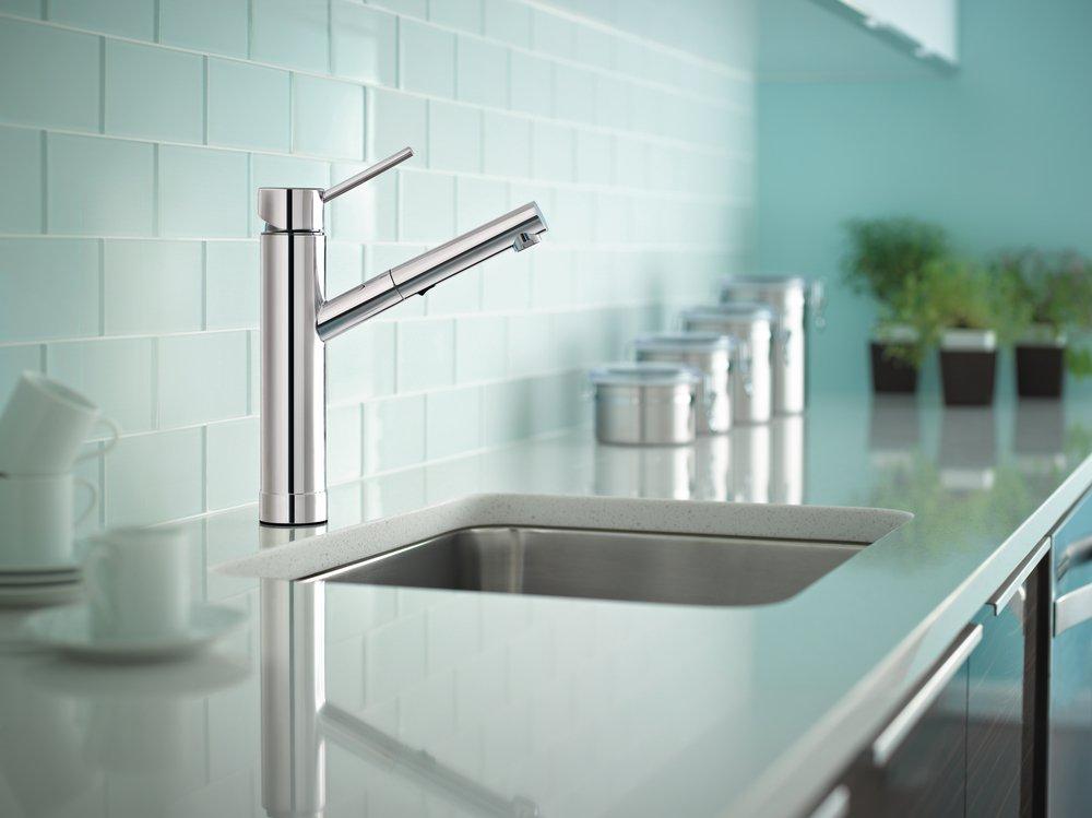 Moen Polished Chrome Single Handle Pull Out Kitchen Faucet 