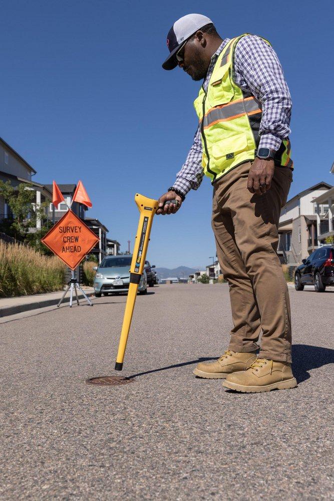 Schonstedt by Radiodetection, LLC Yellow Magnetic Locator with Soft Case 