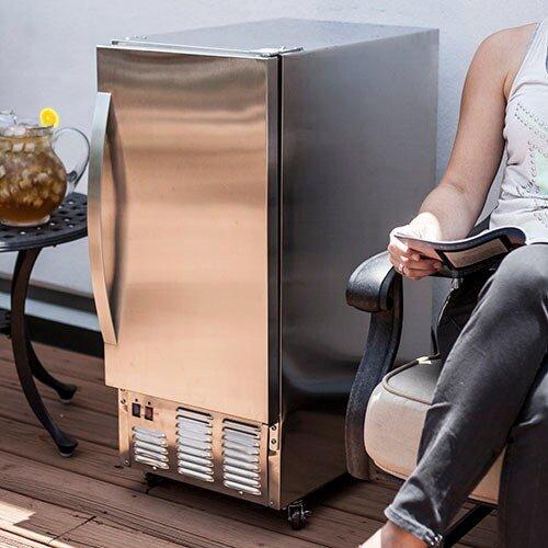 Edgestar Stainless Steel 33-1/2 in. 25 lb Ice Maker 