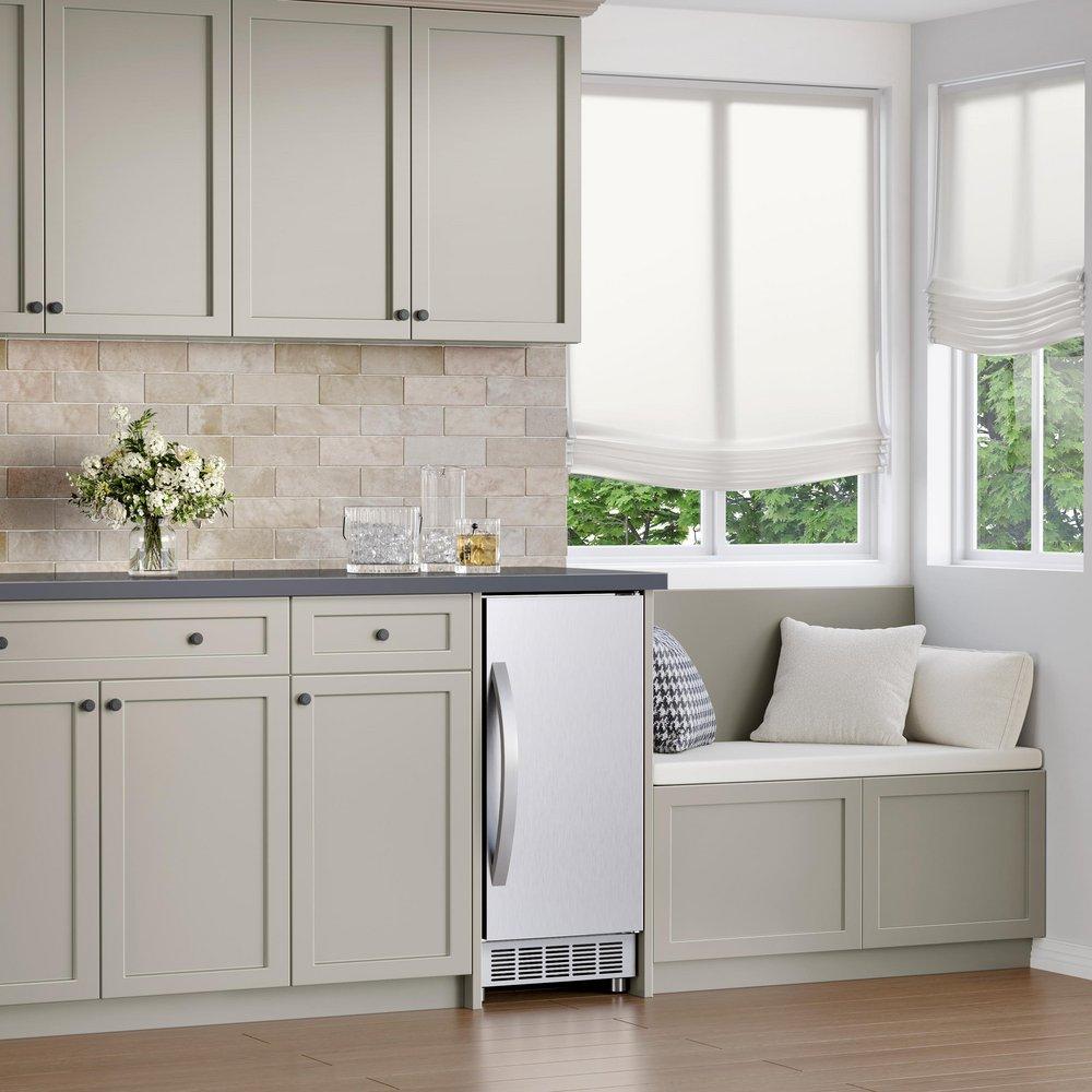 Edgestar Stainless Steel 32-3/5 in. 25 lb Ice Maker 