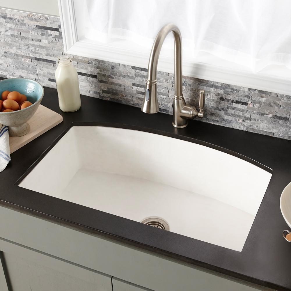 Native Trails Pearl 33 x 20-1/2 in. Concrete Single Bowl Farmhouse Kitchen Sink 
