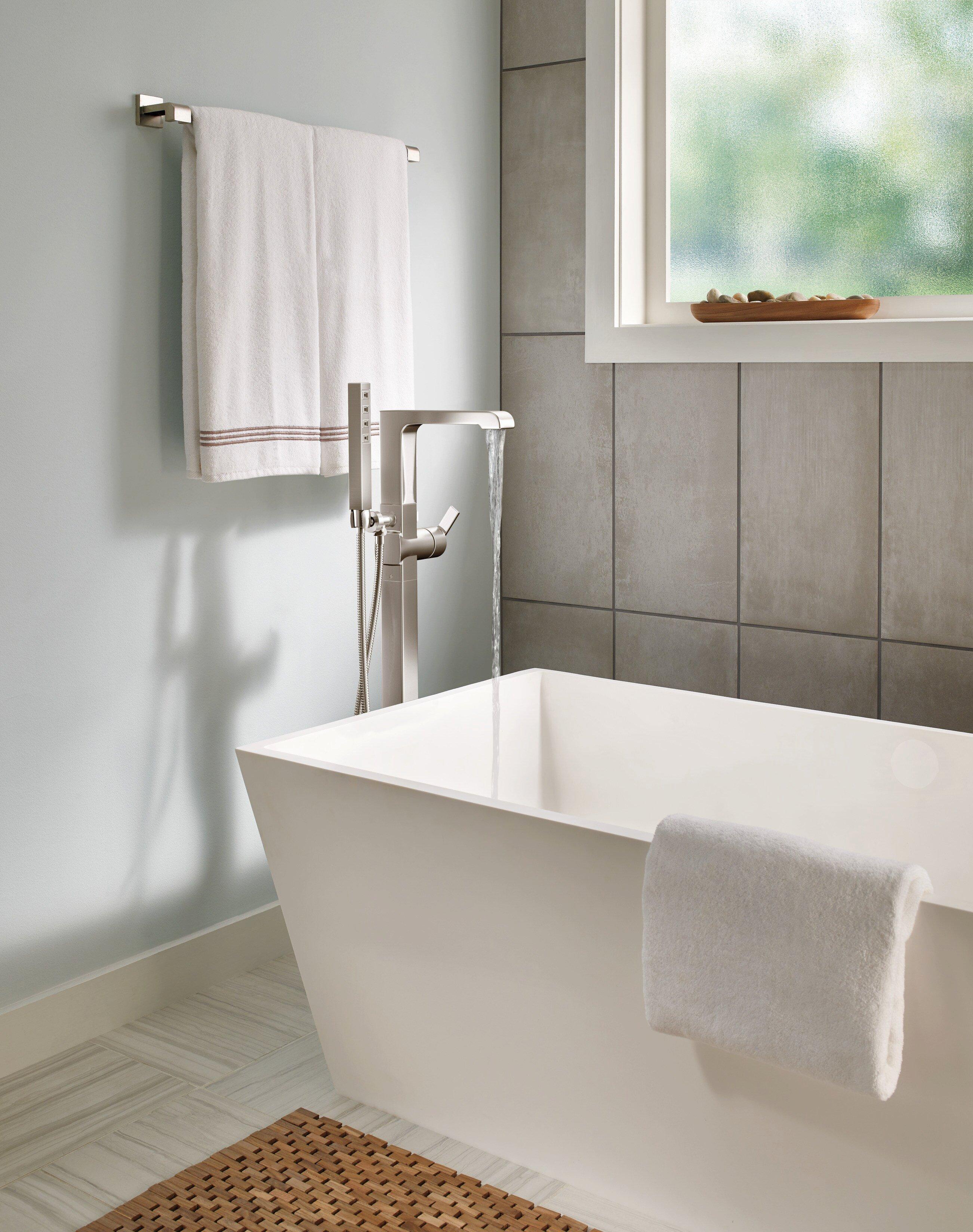 Delta Faucet Brilliance Stainless Single Handle Lever Floor Mount Filler 