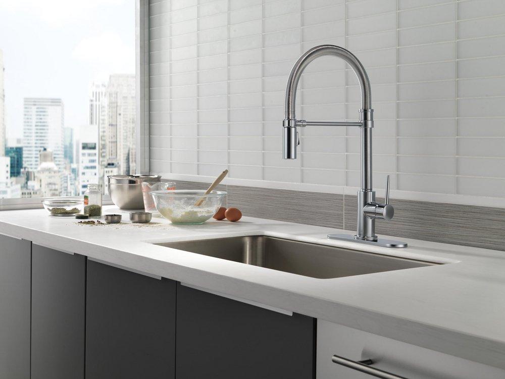 Delta Faucet Arctic Stainless Single Handle Pull Down Kitchen Faucet 