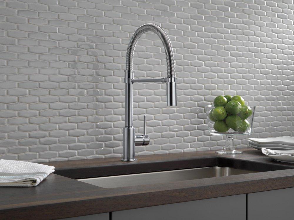 Delta Faucet Arctic Stainless Single Handle Pull Down Kitchen Faucet 