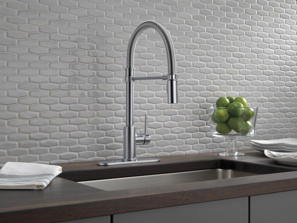 Delta Faucet Arctic Stainless Single Handle Pull Down Kitchen Faucet 