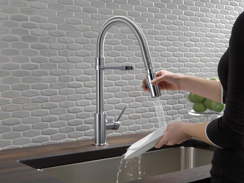 Delta Faucet Arctic Stainless Single Handle Pull Down Kitchen Faucet 