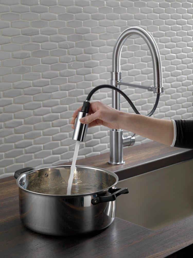 Delta Faucet Arctic Stainless Single Handle Pull Down Kitchen Faucet 