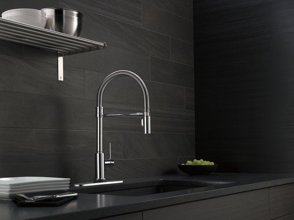 Delta Faucet Chrome Single Handle Pull Down Touch Activated Kitchen Faucet 