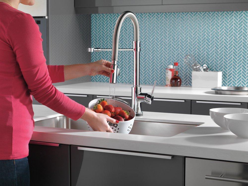 Delta Faucet Chrome Single Handle Pull Down Touch Activated Kitchen Faucet 