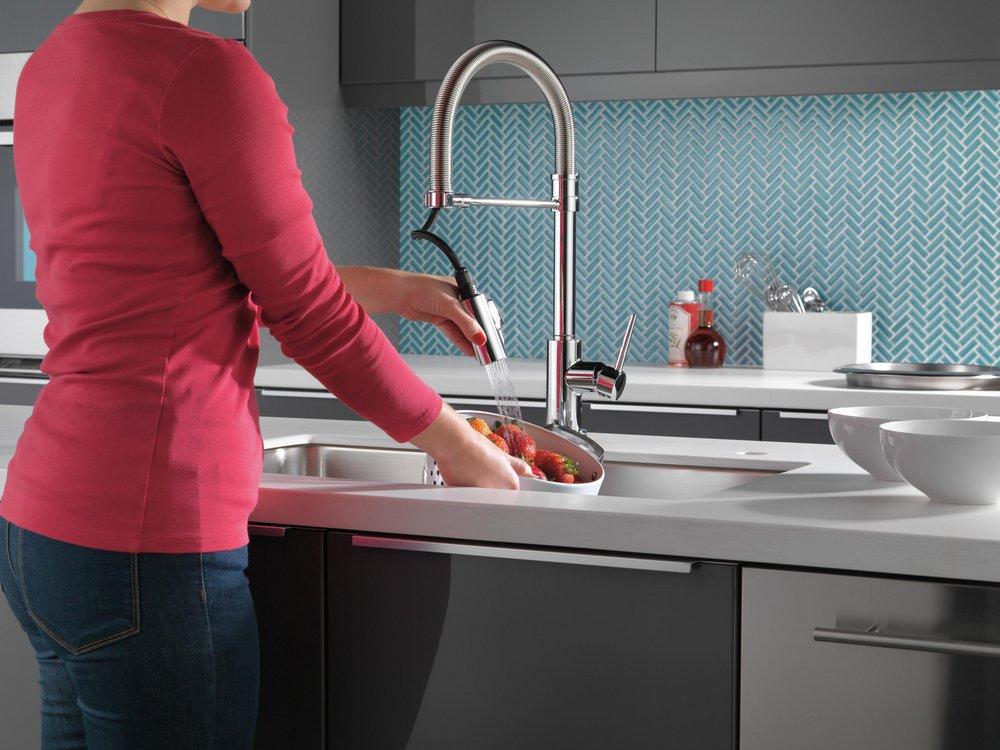 Delta Faucet Chrome Single Handle Pull Down Touch Activated Kitchen Faucet 