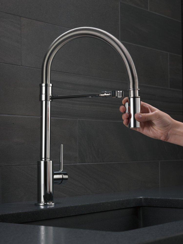 Delta Faucet Chrome Single Handle Pull Down Kitchen Faucet 