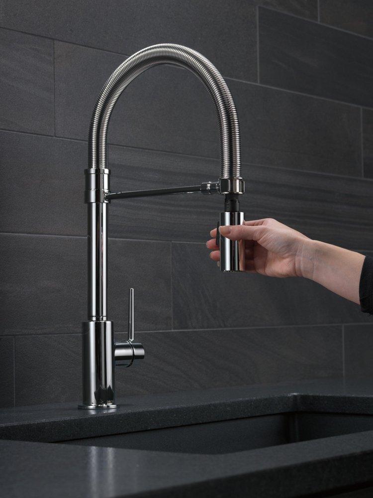 Delta Faucet Chrome Single Handle Pull Down Kitchen Faucet 