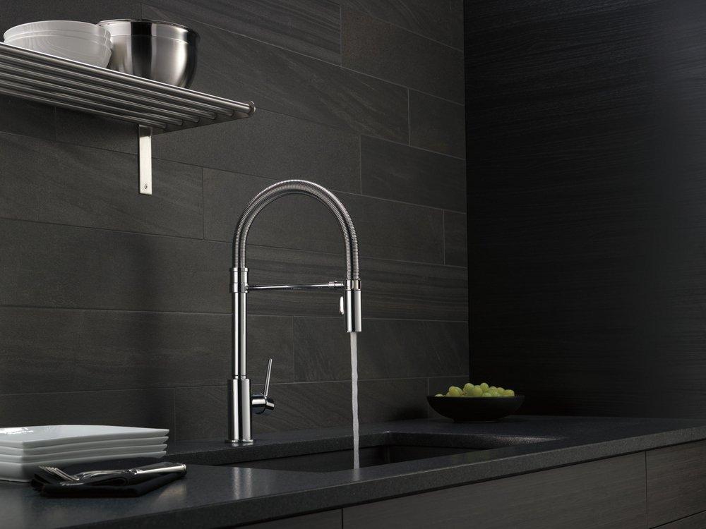 Delta Faucet Chrome Single Handle Pull Down Kitchen Faucet 
