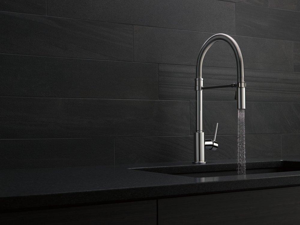 Delta Faucet Chrome Single Handle Pull Down Kitchen Faucet 