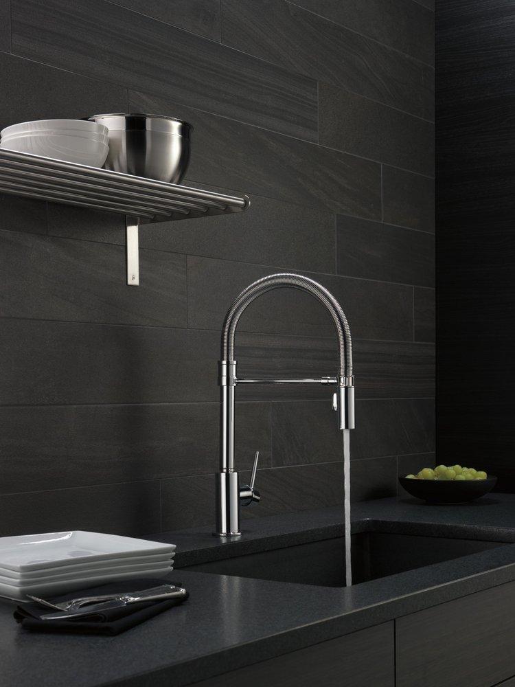 Delta Faucet Chrome Single Handle Pull Down Kitchen Faucet 